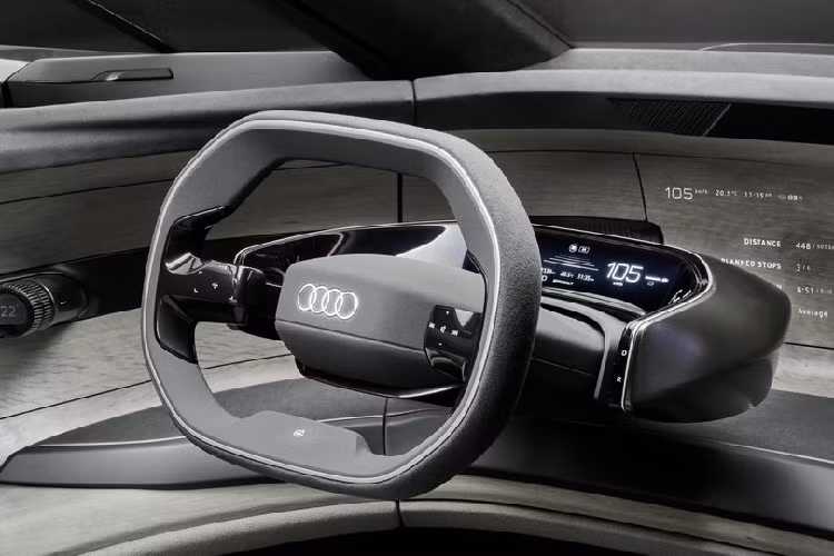 Bên cạnh đó, chiếc Audi Grandsphere còn có khả năng nhận diện người lái cũng như hành khách, từ đó tự động mở cửa xe, điều chỉnh tư thế ghế và thiết lập điều hòa không khí theo thiết lập từ trước đó. Hàng ghế trước của xe cũng có khả năng ngửa ra phía sau 60 độ trong khi hệ thống điều hòa và lọc không khí của xe tiến hành làm sạch và xông thơm không gian bên trong xe.