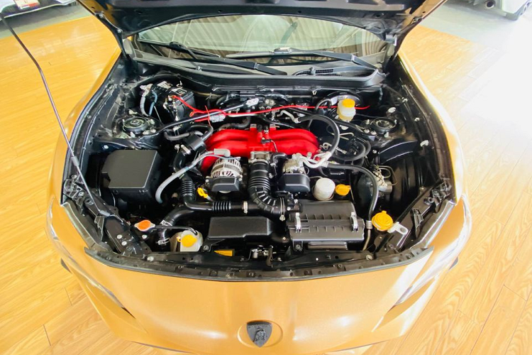 Toyota trang bị cho 86 đời 2017 động cơ 2.0L, hút khí tự nhiên. Khối động cơ này cho công suất 200 mã lực tại 7.000 vòng/phút, mô-men xoắn cực đại 205 Nm tại 6.400 vòng/phút. Chiếc xe được bán thuộc phiên bản số sàn.