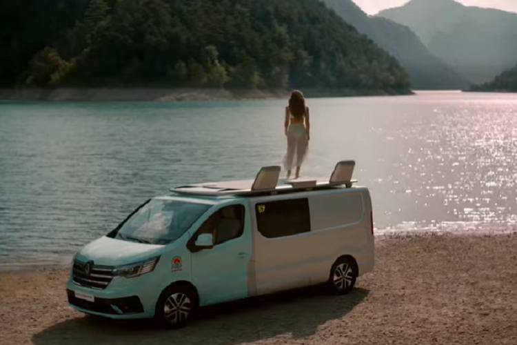 Tùy thuộc vào thời gian bạn dự định ở và cấp độ tiện nghi bạn muốn tận hưởng trong thời gian đó, Hippie Caviar Hotel có thể biến thành một khu “resort” chính hiệu. Đương nhiên, nó vẫn sẽ có phần chật chội, nhưng ít nhất bạn sẽ không lo sắp xếp tất cả mọi thứ sao cho phù hợp: bạn chỉ cần lên xe và đi, còn Renault sẽ lo phần còn lại.