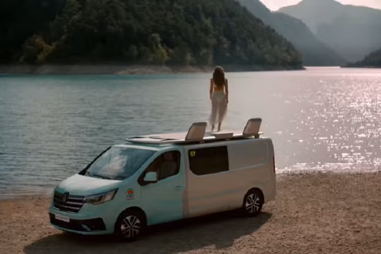 Tùy thuộc vào thời gian bạn dự định ở và cấp độ tiện nghi bạn muốn tận hưởng trong thời gian đó, Hippie Caviar Hotel có thể biến thành một khu “resort” chính hiệu. Đương nhiên, nó vẫn sẽ có phần chật chội, nhưng ít nhất bạn sẽ không lo sắp xếp tất cả mọi thứ sao cho phù hợp: bạn chỉ cần lên xe và đi, còn Renault sẽ lo phần còn lại.