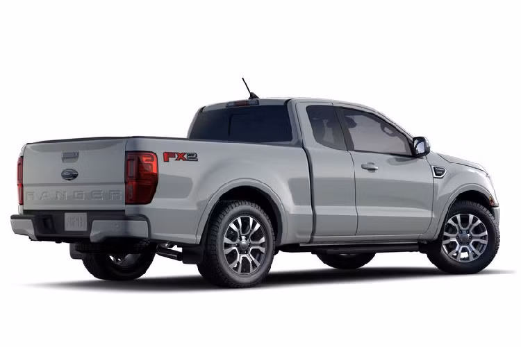 Ford Ranger 2021 sở hữu phong cách thiết kế độc đáo, phản ánh đúng ý tưởng "Live the Ranger Life". Xe có lưới tản nhiệt hình thang mới tương tự như Ranger Thunder đang bán tại châu Âu và Nam Phi, bộ mâm hợp kim màu đen và nhiều chi tiết trang trí màu đen.