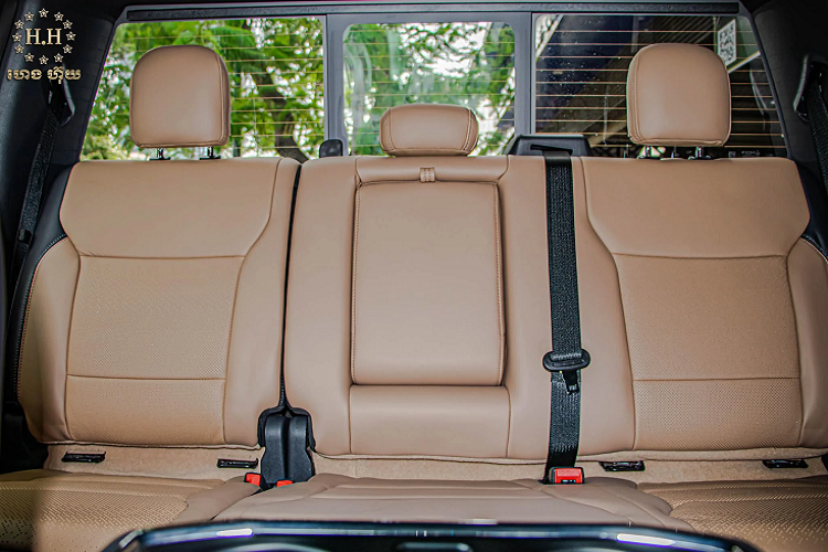 Chiếc Ford F-150 phiên bản Lariat nhập Mexico này chắc chắn sẽ có giá bán không dưới 3 tỷ đồng tại Campuchia. Tại Việt Nam hồi đầu năm nay, đã có một chiếc Ford F-150 2021 bản Limited được đưa về nước với giá bán không dưới 4 tỷ đồng.