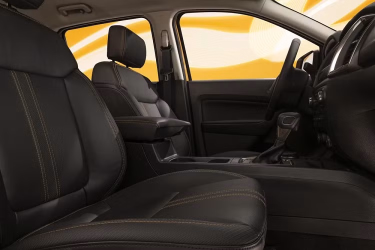 Theo tin đồn, ngoài các loại động cơ xăng và diesel thông thường, Ford Ranger thế hệ mới còn được trang bị cả hệ truyền động plug-in hybrid (PHEV). Phiên bản plug-in hybrid của Ford Ranger dự kiến sẽ dùng động cơ xăng 4 xi-lanh, tăng áp, dung tích 2.3L và mô-tơ điện, tạo ra công suất tổng cộng 367 mã lực cùng mô-men xoắn cực đại 680 Nm. Nhờ đó, Ford Ranger bản PHEV sẽ tiêu thụ lượng xăng trung bình chỉ 3 lít/100 km.