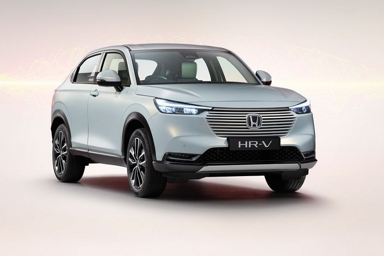Theo đó, Honda đã chính thức bắt đầu mở bán mẫu HR-V 2021 ra thị trường Nhật Bản dưới tên gọi Vezel. Mẫu xe này được bán ra với 4 phiên bản, bao gồm bản G, bản e:HEV X, bản e:HEV Z và bản e:HEV PLaY. Kèm theo đó là mức giá xe Honda HR-V 2021 dao động từ 2.279.200 - 3.298.900 Yên (khoảng 488 đến 707 triệu đồng).