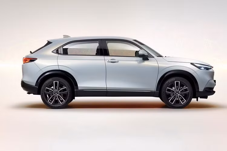 Đi kèm với đó là trang bị viên pin lithium-ion. Với hệ truyền động này, Honda HR-V 2021 có mức tiêu hao nhiên liệu chỉ 4l/100km.