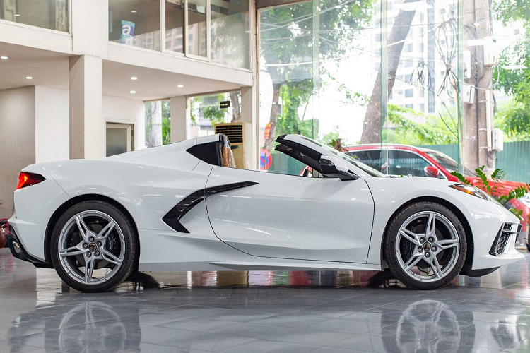 Như vậy, sau hơn một năm mua chiếc Chevrolet Corvette C8 mui trần về trải nghiệm, ông chủ của massage có tiếng ở Cần Thơ đã bán Chevrolet Corvette C8 độc nhất Việt Nam nhưng chưa rõ sắp tới có tậu "quái vật" nào về garage hay không.