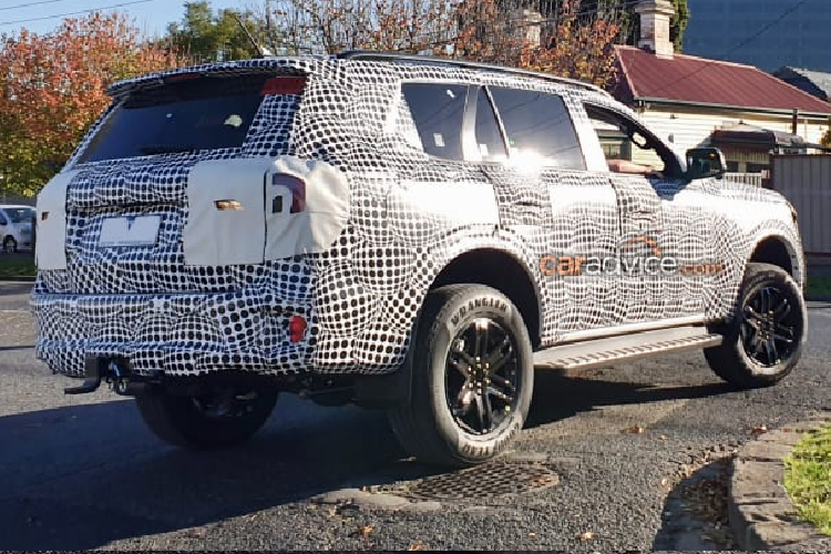 Trong khi đó, động cơ diesel 4 xi-lanh, tăng áp, dung tích 2.0L sẽ được trang bị tiêu chuẩn cho xe. Riêng động cơ diesel 5 xi-lanh, tăng áp, dung tích 3.2L của Ford Everest cũ sẽ bị loại bỏ.