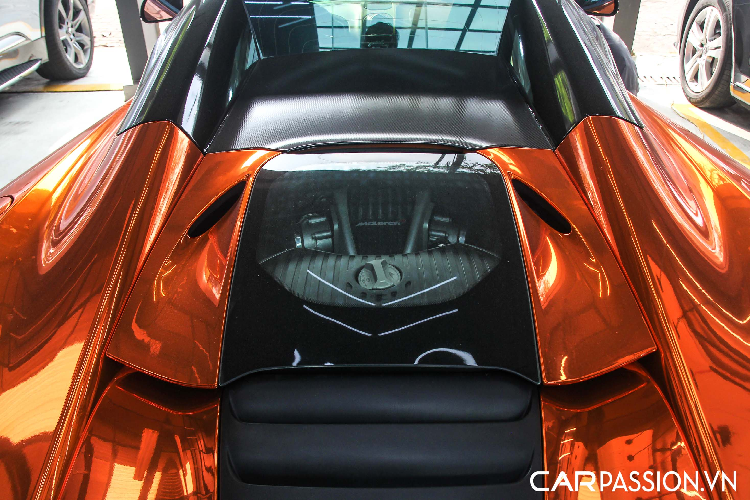 McLaren 650S được trang bị động cơ V8 3.8 Lít tăng áp kép sản sinh công suất 650 mã lực – Đúng như tên gọi của chiếc xe. Với sức mạnh này, chiếc xe có thể tăng tốc từ 0-100km/h chỉ trong vòng 3 giây trước khi đạt tốc độ tối đa lên tới 333km/h.