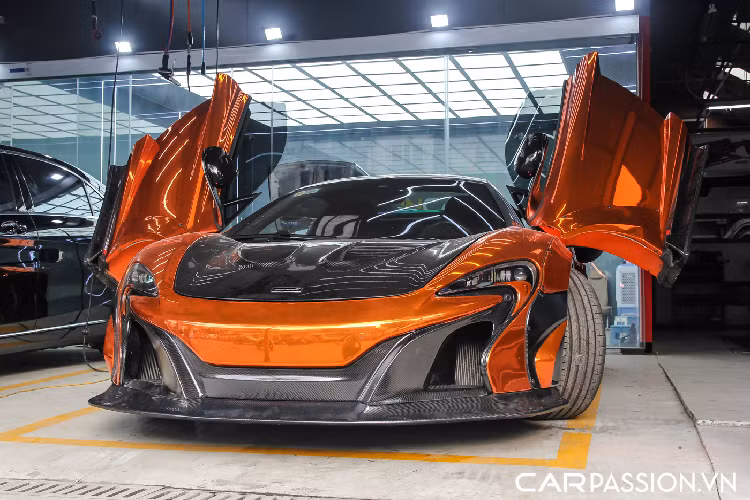 Tính đến thời điểm hiện tại đang có tới hai chiếc McLaren 650S Spider được nâng cấp với gói độ Liberty Walk đắt giá. Được biết, chiếc McLaren 650S Spider độ Liberty Walk thứ hai tại Việt Nam hiện đang “định cư” tại Đà Nẵng.