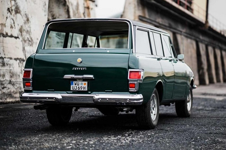 Hiện tại, chiếc xe đang được rao bán trên trang Classic Driver với giá theo yêu cầu. Nhìn chung, đây là một cơ hội hiếm để sở hữu một chiếc xe độ cực độc có thể được coi là “SUV Ferrari đầu tiên” trong lịch sử.