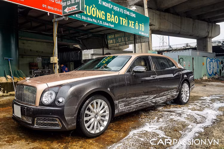 Bản facelift chủ yếu về nước thông qua các đơn vị nhập khẩu tư nhân với số lượng nhỏ giọt, trong khi đó những chiếc Bentley Mulsanne EWB được phân phối chính hãng cũng chỉ có thể đếm trên đầu ngón tay.