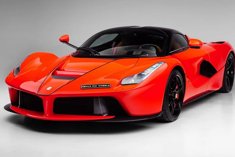 Hiện tại, giá xe Ferrari LaFerrari đã qua sử dụng thấp nhất không dưới 2,3 triệu đô la, có chiếc được rao bán với giá lên đến 5,5 triệu đô la, chênh lệch khoảng 4,2 triệu đô la so với giá công bố của hãng Ferrari. Điều này đồng nghĩa khi về Việt Nam và để ra biển và lăn bánh trên đường thì chủ nhân phải bỏ ra số tiền không tưởng là 9,2 triệu USD (tương đương khoảng 212 tỷ đồng).