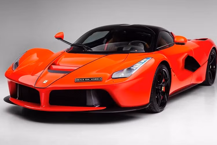 Hiện tại, giá xe Ferrari LaFerrari đã qua sử dụng thấp nhất không dưới 2,3 triệu đô la, có chiếc được rao bán với giá lên đến 5,5 triệu đô la, chênh lệch khoảng 4,2 triệu đô la so với giá công bố của hãng Ferrari. Điều này đồng nghĩa khi về Việt Nam và để ra biển và lăn bánh trên đường thì chủ nhân phải bỏ ra số tiền không tưởng là 9,2 triệu USD (tương đương khoảng 212 tỷ đồng).