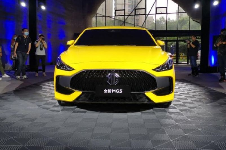 Tuy vậy, với các tín đồ mê xe thì có lẽ chỉ cần nhìn thoáng qua cũng đủ thấy chi tiết này khá giống các mẫu xe thể thao phương tây như Aston Martin hay Maserati.