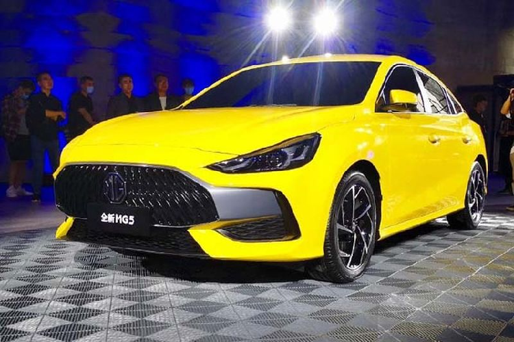 Về truyền động, tại Trung Quốc, MG5 2021 được bán ra với 2 tuỳ chọn động cơ, bao gồm máy xăng hút khí tự nhiên 1.5L 4 xi-lanh tiêu chuẩn cho 118 mã lực và bản thể thao hơn dùng động cơ tăng áp 1.5L cho 171 mã lực. Biến thể cơ sở sẽ đi kèm hộp số sàn 5 cấp hoặc CVT, còn bản mạnh mẽ hơn sẽ được ghép nối với hộp số ly hợp kép 7 cấp.