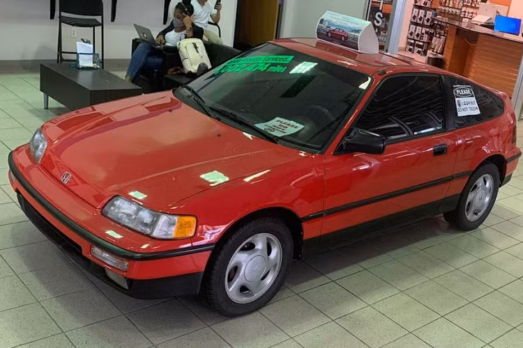 Hiện đại lý Tampa Honda không có ý định bán lại chiếc Honda CRX Si đặc biệt này. Có thể nói, chiếc Honda CRX Si 30 năm tuổi này là minh chứng cho thấy cách bạn lái và bảo dưỡng xe có thể ảnh hưởng lớn đến tuổi thọ của xế cưng như thế nào.