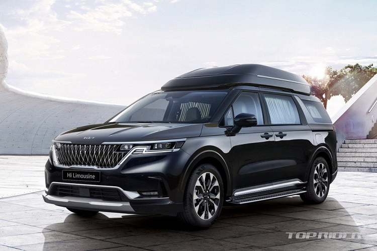 Vào hồi tháng 11 năm ngoái, hãng Kia đã chính thức vén màn phiên bản "trần cao, mái thoáng" Hi Limousine của dòng xe MPV cỡ lớn Carnival tại thị trường Hàn Quốc. Vào thời điểm đó, Kia Carnival Hi Limousine 2022 mới có 2 phiên bản là 7 chỗ và 9 chỗ. Sau 1 năm, mẫu xe này tiếp tục được bổ sung phiên bản mới với nội thất 4 chỗ sang trọng hơn.