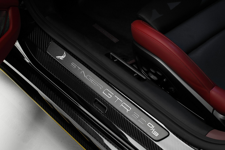 Đối với gói độ ấn tượng từ TopCar Design, khách hàng sẽ phải bỏ ra khoản tiền lên tới 100.000 Euro (Tương đương khoảng 2,8 tỷ đồng) để sở hữu những chi tiết độ độc đáo được đội ngũ phát triển của TopCar Design phát triển và thiết kế trong một khoảng thời gian dài.