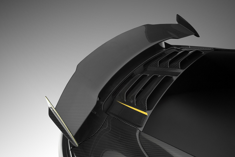 Ngoài ra, nếu khách hàng lựa chọn thêm những chi tiết nâng cấp bổ sung như bộ mâm độ RS của TopCar Design thì sẽ phải trả thêm khoản tiền khoảng 230 triệu, tùy chọn hệ thống xả Akrapovic có giá lên tới 140 triệu.