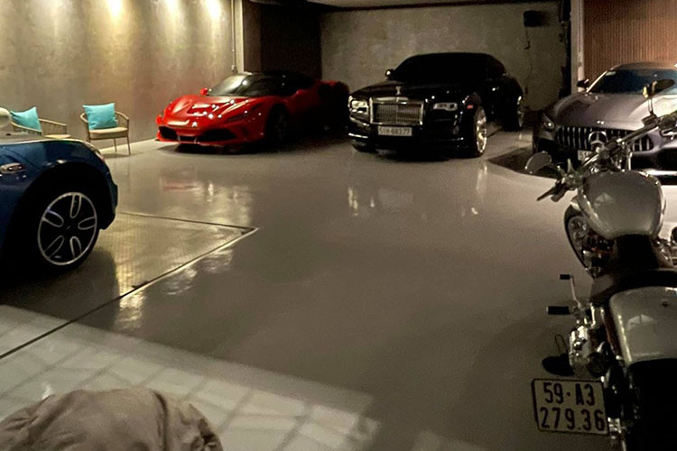 Hiện chưa rõ giá xe Ferrari SF90 Stradale về đến Việt Nam là bao nhiêu, chỉ biết rằng, các đại gia ở Thái Lan sẽ phải chi ra số tiền ít nhất 40.900.000 Baht, tương đương 29,8 tỷ đồng để sở hữu siêu xe Ferrari SF90 Stradale theo diện chính hãng. Bộ sưu tập xe của Cường Đô la hiện tại có 2 chiếc siêu xe Ferrari F8 Tributo, Mercedes-AMG GT R, Rolls-Royce Wraith, MINI John Cooper Works Convertible và mới Mercedes-AMG G63.