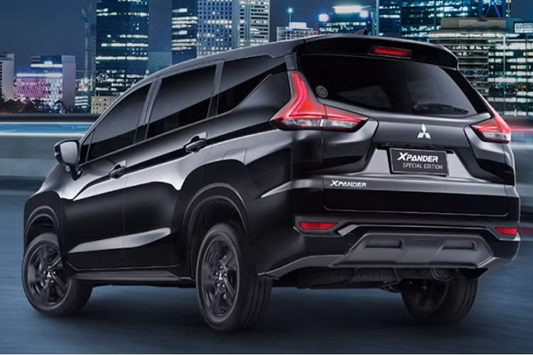 Về an toàn, Mitsubishi Xpander Special Edition tại Thái Lan có 2 túi khí, hệ thống chống bó cứng phanh ABS, phân phối lực phanh điện tử, hỗ trợ lực phanh khẩn cấp, hệ thống hỗ trợ lực bám, hỗ trợ khởi hành ngang dốc và camera lùi. Tại thị trường Thái Lan, giá xe Mitsubishi Xpander bản đặc biệt mới khởi điểm từ 879.000 Baht (khoảng 609 triệu đồng).