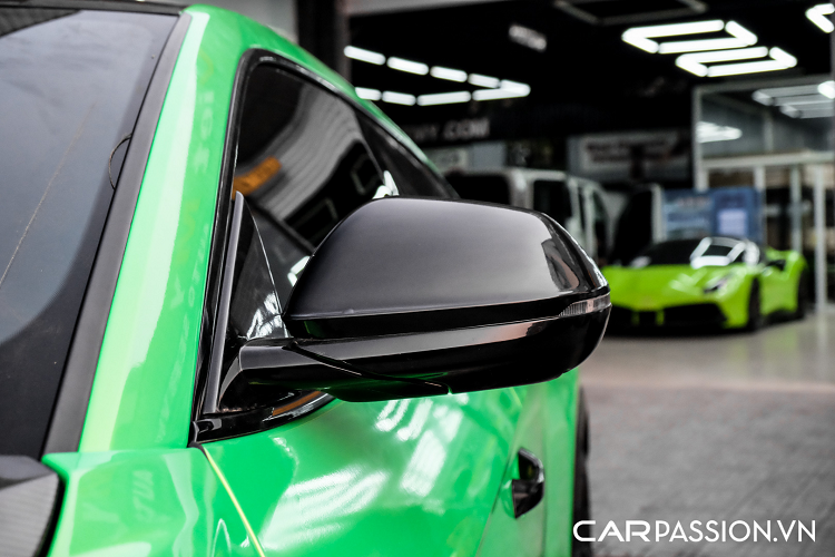 Chi tiết mới không chỉ mang đến âm thanh uy lực hơn mà còn giúp tối ưu hóa hiệu năng vận hành của mẫu siêu SUV. Được biết, hệ thống ống xả IPE này có giá bán lên đến gần 200 triệu đồng tại thị trường Việt Nam.