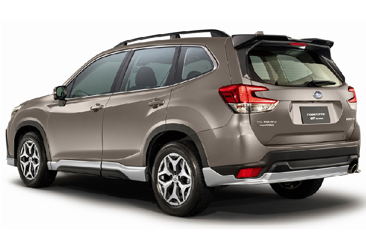 Subaru Forester 2.0iL GT Lite Edition có 7 tùy chọn màu ngoại thất gồm trắng, bạc, xanh rêu, xanh dương, màu đồng, xám và đen. Với sự xuất hiện của bản GT Lite Edition, Subaru Forester tại Malaysia có tổng cộng 5 phiên bản, giá bán Subaru Forester 2.0iL GT Lite Edition dao động từ 149.788 RM đến 177.788 RM (40.287-43.730 USD - khoảng hơn 933 triệu đồng).