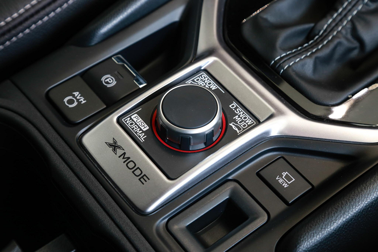 Hệ truyền động đi kèm với hệ thống SI-Drive (Subaru Intelligent Drive), cung cấp 2 chế độ lái gồm Intelligent và Sport. Ngoài ra xe còn có chế độ kiểm soát xuống dốc, phân phối mô-men xoắn chủ động và chế độ X. Chế độ hỗ trợ địa hình gồm có đường tuyết và đường sình lầy.