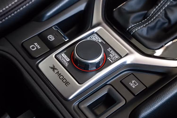 Hệ truyền động đi kèm với hệ thống SI-Drive (Subaru Intelligent Drive), cung cấp 2 chế độ lái gồm Intelligent và Sport. Ngoài ra xe còn có chế độ kiểm soát xuống dốc, phân phối mô-men xoắn chủ động và chế độ X. Chế độ hỗ trợ địa hình gồm có đường tuyết và đường sình lầy.