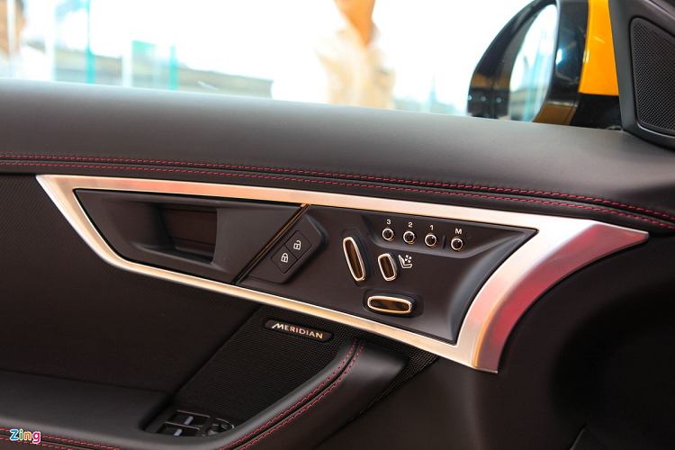 Xe có 3 tùy chọn động cơ, gồm động cơ 2.0L 4 xy-lanh tăng áp (296 mã lực), động cơ siêu nạp V6 3.0L (375 mã lực) và động cơ siêu nạp V8 5.0L (567 mã lực), đi kèm hộp số tự động 8 cấp và hệ dẫn động cầu sau hoặc 4 bánh. 