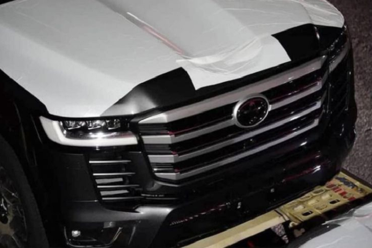 Tương tự như phiên bản Land Cruiser đang bán ở Việt Nam, Land Cruiser 2022 sắp tới cũng sẽ được nhập khẩu nguyên chiếc từ Nhật Bản. 