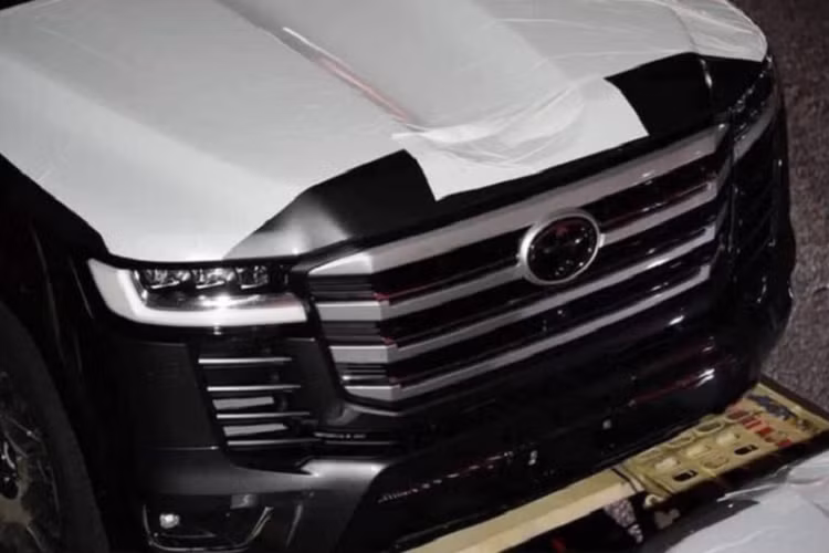 Tương tự như phiên bản Land Cruiser đang bán ở Việt Nam, Land Cruiser 2022 sắp tới cũng sẽ được nhập khẩu nguyên chiếc từ Nhật Bản. 