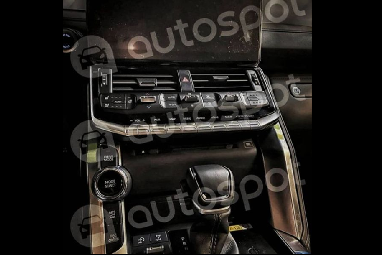 Ngoài ra, Land Cruiser 2022 sẽ dùng động cơ và hộp số hoàn toàn mới, đồng thời bổ sung nhiều công nghệ hỗ trợ lái tiên tiến hơn để tăng sức hấp dẫn với khách hàng. 