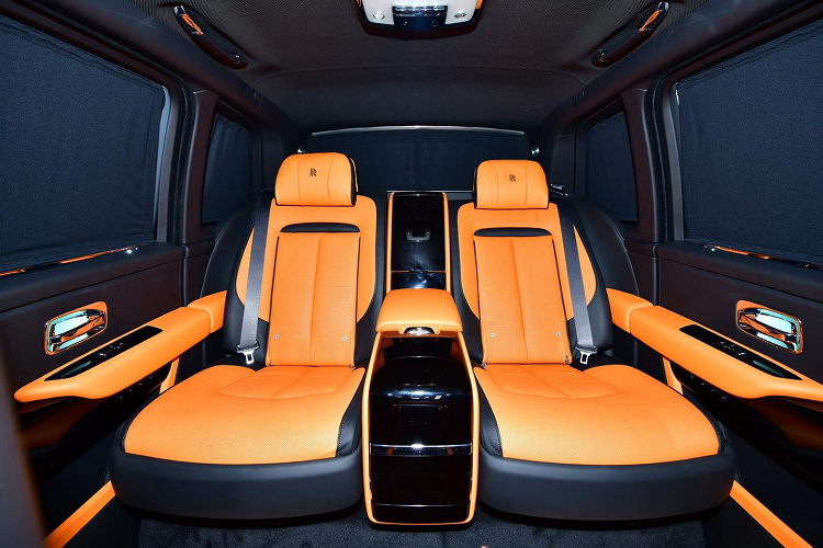 Giá xe Rolls-Royce Cullinan do các công ty nhập khẩu tư nhân mang về nước không được tiết lộ nhưng ước tính không dưới 30 tỷ đồng.