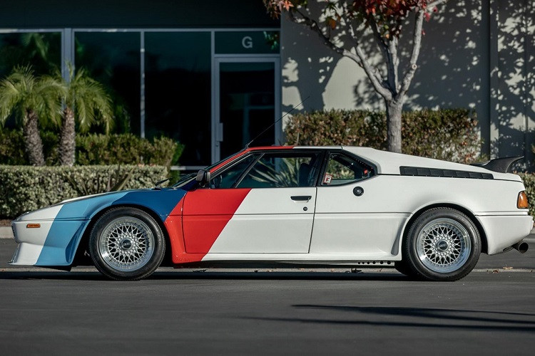 M1 được phát triển bởi bộ phận xe đua thể thao của BMW và có thiết kế lấy cảm hứng từ mẫu concept BMW Turbo 1972.