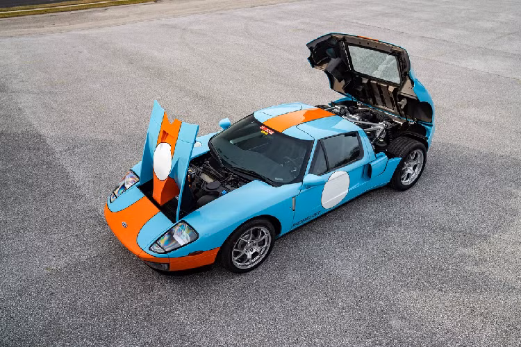 Ra mắt vào năm 2004, Ford GT có mức giá đề xuất khoảng 140.000 USD. Tuy nhiên, khách hàng có thể nâng cấp thêm nhiều tùy chọn với mức giá cộng thêm lên đến 13.500 USD. Các chuyên gia dự tính giá xe Ford GT Heritage Edition này sẽ được mua với mức giá không dưới 605.000 USD.