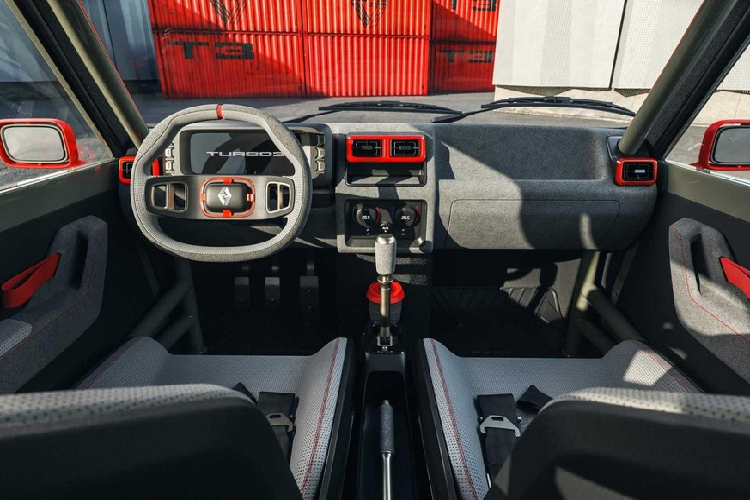 Gìn giữ bản chất thiết kế đã khiến mẫu hatchback hiệu suất cao động cơ đặt giữa trở nên đặc biệt, Turbo 3 của Legende Automobiles là một phiên bản hiện đại của mẫu R5 ba cửa nguyên bản. Thân vỏ độ chế tạo thủ công của nó chủ yếu làm bằng sợi carbon để giữ trọng lượng nhẹ và đã được nới rộng để phù hợp với la-zăng 16 inch phía trước và 17 inch phía sau có sẵn trong hai thiết kế khác nhau.