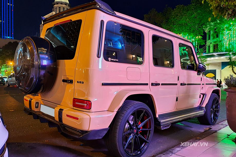 Về truyền động, Mercedes-AMG G63 độ gói TopCar vẫn sử dụng khối động cơ nguyên bản, loại tăng áp kép V8 4.0 lít cho ra công suất 577 mã lực nguyên bản.