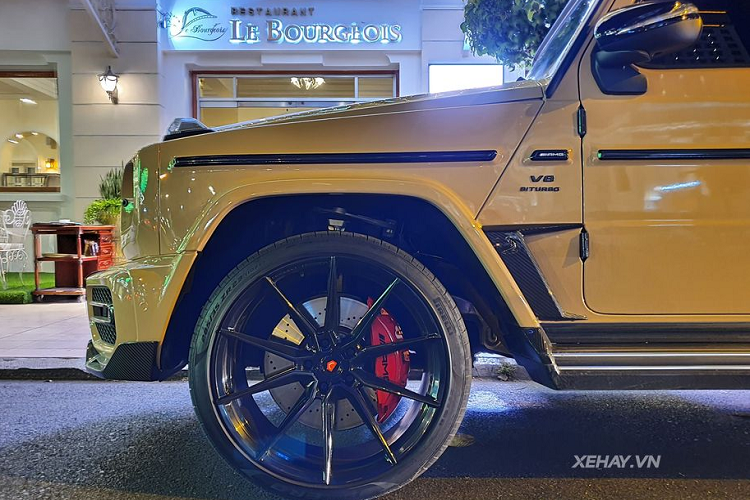 Đặc biệt, xe cũng được nâng cấp hệ thống ống xả từ thương hiệu đình đám Akrapovic giúp tạo ra những âm thanh uy lực từ cả 2 chế độ Sport hoặc Sport+