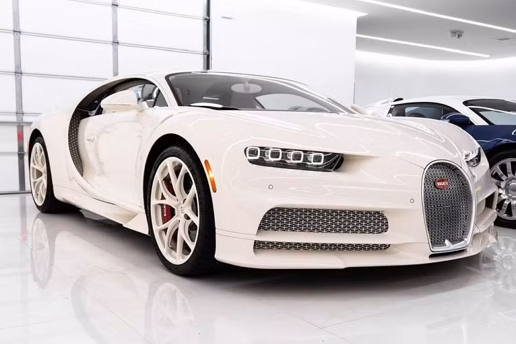 Tất nhiên đây chỉ là con số do Manny Khoshbin đưa ra nên cộng đồng mạng đã đặt nghi vấn đại gia này cố tính kê giá lên để sau này có thể bán đi. Trước đó, ông trùm bất động sản ở Mỹ từng bán đi 1 chiếc xe hàng độc là Koenigsegg Agera RS Phoenix để mang về món lời 44 tỷ đồng. "1.9 triệu đô nhanh nhất tôi từng kiếm được", đại gia bất động sản nổi tiếng ở Mỹ từng cho biết.