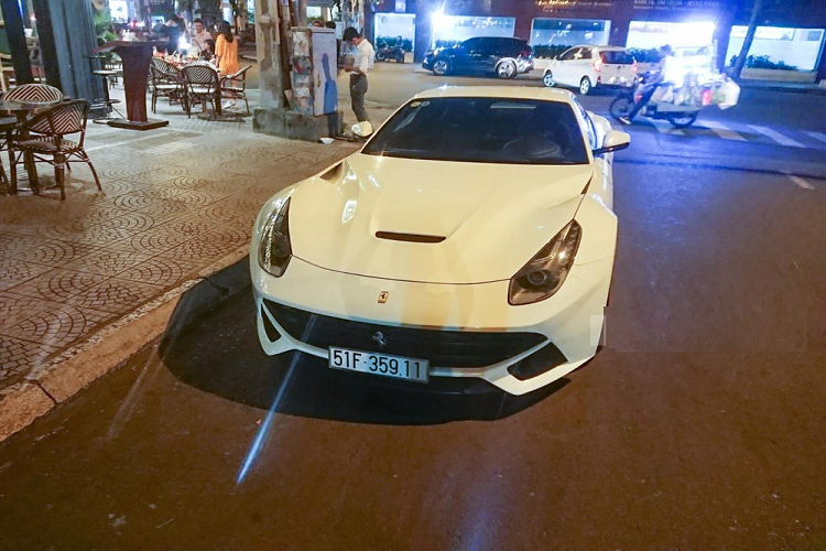 Trung bình 1 năm, chiếc siêu xe Ferrari F12 Berlinetta từng của Phan Thành chỉ lăn bánh 40 km, nếu tính theo tháng, ngựa chiến này chạy không quá 3,3 km. Đây có thể là 1 trong những chiếc siêu xe ít khi lăn bánh tại dải đất hình chữ S. Ngay đến cả ông Đặng Lê Nguyên Vũ từng sở hữu bộ sưu tập xe rất hùng hậu nhưng chỉ cần 2 hành trình siêu xe đã khiến đồng hồ công tơ mét của các xe nhảy vọt.