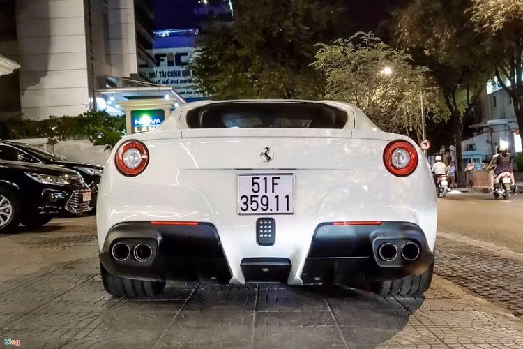 Ngoài bán siêu xe Ferrari F12 Berlinetta, Phan Thành còn mua về garage chiếc SUV siêu sang Bentley Bentayga V8 đời 2021 có ngoại thất màu trắng cùng với đó là nội thất tím nho. Xe Bentley Bentayga V8 có giá tại Việt Nam trên 17 tỷ đồng. Dòng siêu xe Ferrari F12 Berlinetta hiện đã bị khai tử và nhường chỗ cho dây chuyền sản xuất xe Ferrari 812 với đã có 2 chiếc thuộc bản Superfast về nước.