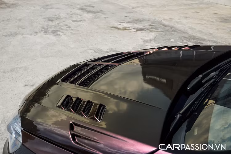 Hệ thống ống xả của iPE nguyên bản có hai chụp xả đặt đối xứng ở hai bên đuôi xe, xưởng độ đã tinh chỉnh lại với chụp xả kép đặt ở vị trí trung tâm đầy hiếu chiến và thay bộ khuếch tán mới để phù hợp hơn. Bộ ống xả độ này đi kèm với một chiếc remote gồm 3 chế độ: On, Off và Auto, thích hợp với nhiều mục đích sử dụng khác nhau của chủ xe.