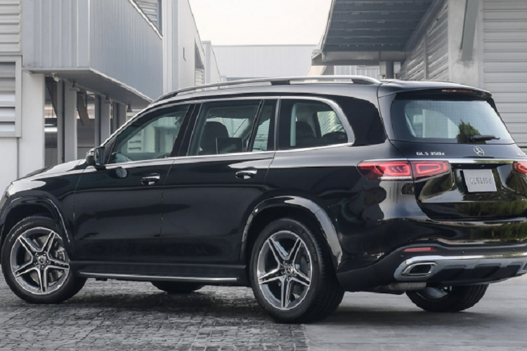 Xe đi kèm với trang bị hiện đại, nội thất rộng rãi và mạng lưới đại lý phủ rộng khắp cả nước dễ dàng cho việc bảo dưỡng, sửa chữa… Chính vì thế, dòng GLS khá hút khách trong phân khúc.