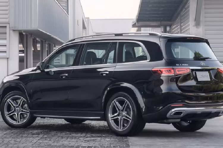 Xe đi kèm với trang bị hiện đại, nội thất rộng rãi và mạng lưới đại lý phủ rộng khắp cả nước dễ dàng cho việc bảo dưỡng, sửa chữa… Chính vì thế, dòng GLS khá hút khách trong phân khúc.