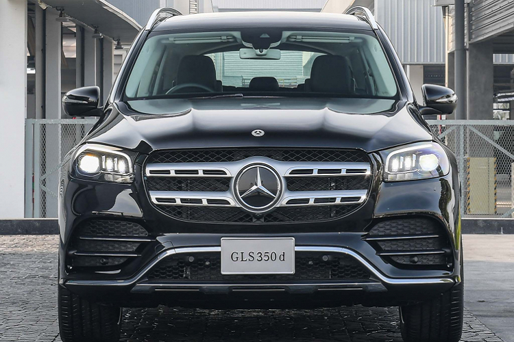 Theo tìm hiểu, trước đó tại Thái Lan, Mẫu xe Mercedes-Benz GLS 350d 4MATIC AMG Premium thế hệ mới nhập khẩu có giá bán 8,859 triệu baht (khoảng 6,59 tỷ đồng). Tuy nhiên, xe lắp ráp mới có giá bán chỉ 6,499 triệu bath (khoảng 4,9 tỷ đồng), giá bán hấp dẫn hơn rất nhiều.