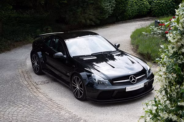 Toto Wolff, ông chủ của đội đua Mercedes-AMG Petromas F1 vừa rao bán chiếc Mercedes-Benz SL65 AMG Black Series hàng hiếm của mình. Mẫu xe này từng là hiện tượng gây chú ý tại Paris Motor Show 2008. 