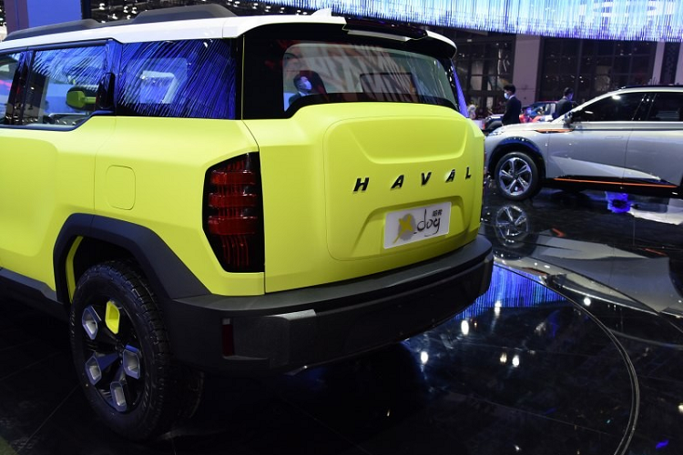 Tương tự ngoại thất, nội thất của Haval X Dog cũng được thiết kế ấn tượng không kém. Nội thất của mẫu xe này được phối 3 màu đen, trắng và xanh cốm giống với ngoại thất, tạo cảm giác trẻ trung, cá tính.