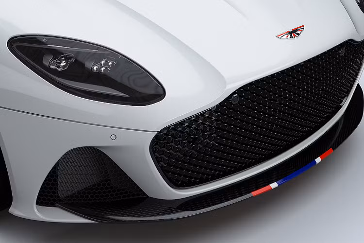 Chiếc siêu xe Aston Martin DBS Superleggera Concorde Edition ở Campuchia mang số thứ tự 03 trong tổng số 10 chiếc được sản xuất toàn cầu. Có vẻ như các đại gia Campuchia là khách hàng đầu tiên ở Đông Nam Á sở hữu xe Aston Martin DBS Superleggera Concorde Edition.