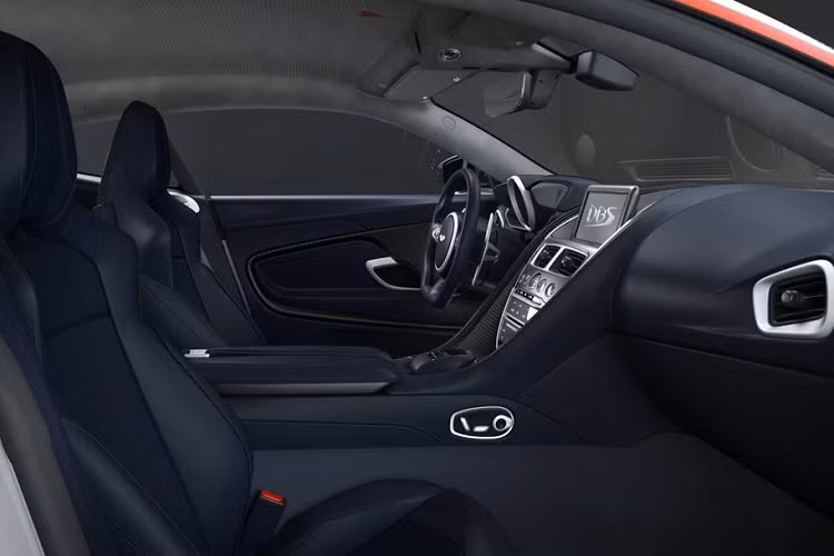 Về siêu xe Aston Martin DBS Superleggera Concorde Edition, đây là phiên bản được ra đời vào năm 2019 nhằm để kỷ niệm chuyến bay đầu tiên của máy bay siêu thanh Concorde huyền thoại được cất cánh vào 50 năm trước. Sản phẩm này là sự hợp tác của hãng xe Aston Martin cùng đại lý tại Bristol, Anh quốc giao cho bộ phận Q Division đảm trách.